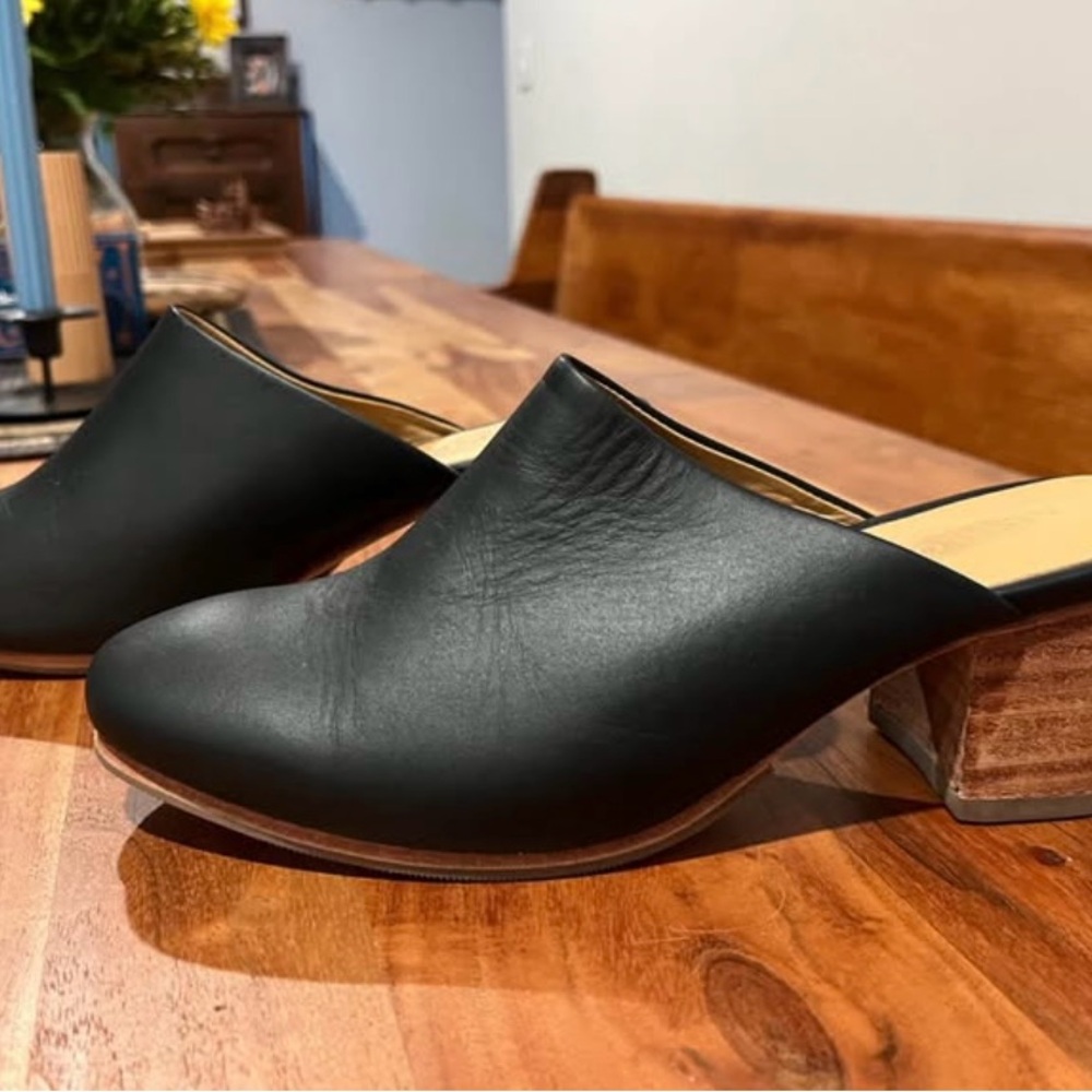 Nisolo Black Leather Mules with Wooden Heel